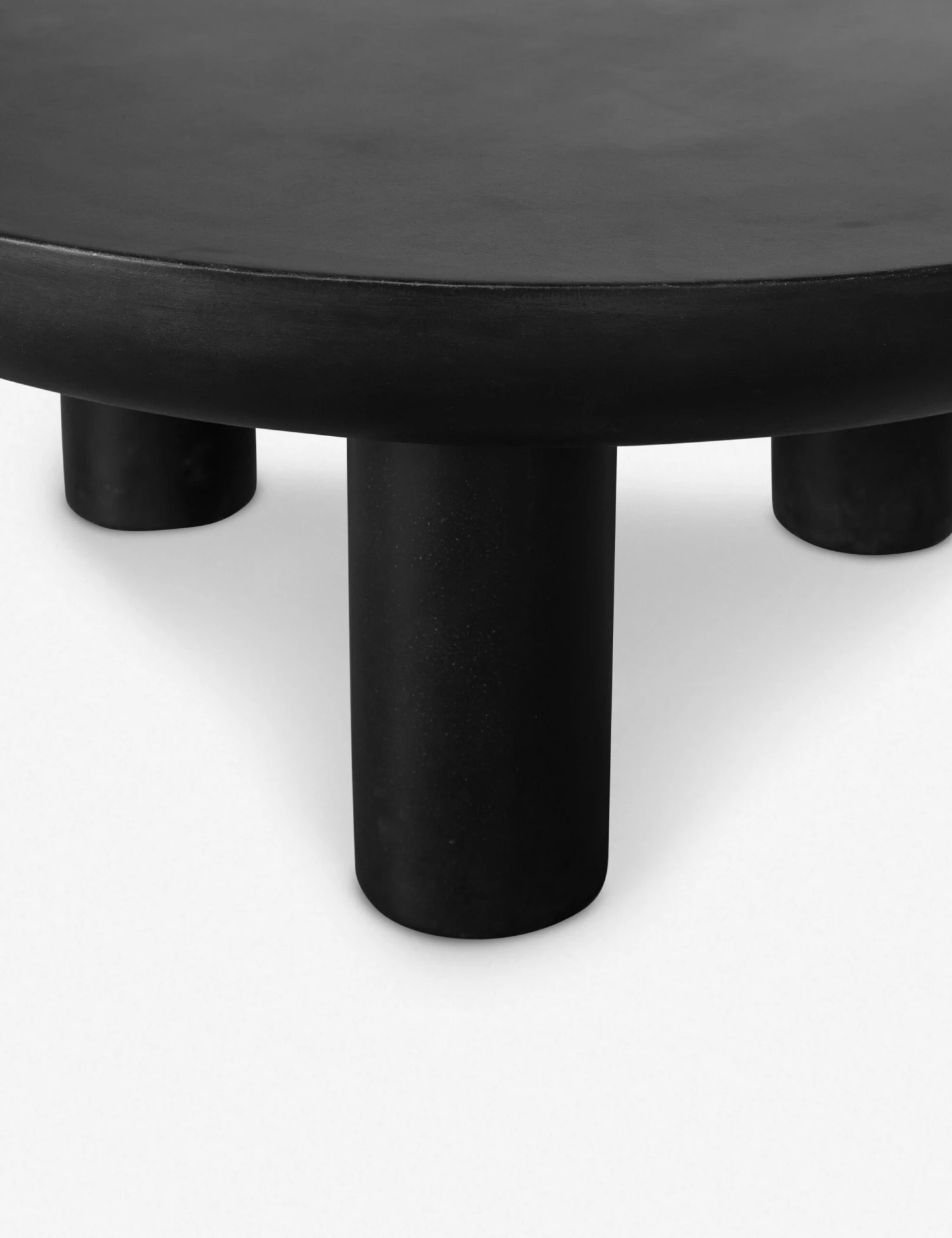 Peagan Indoor / Outdoor Round Coffee Table - Image 4